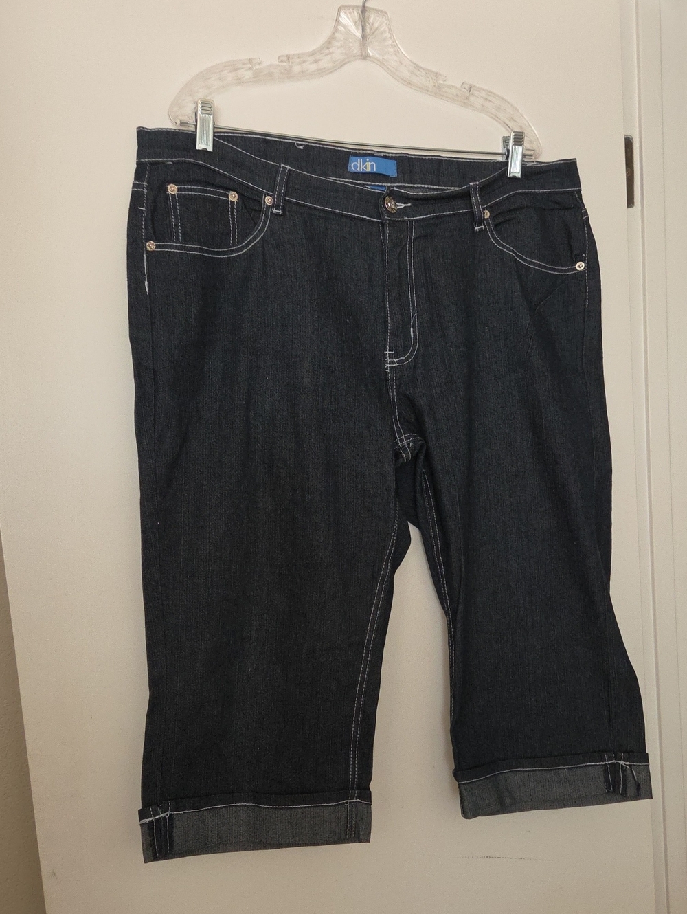 DKNY Dark Blue Cropped Denim Capris with Contrast Stitching  Embroidered Pockets